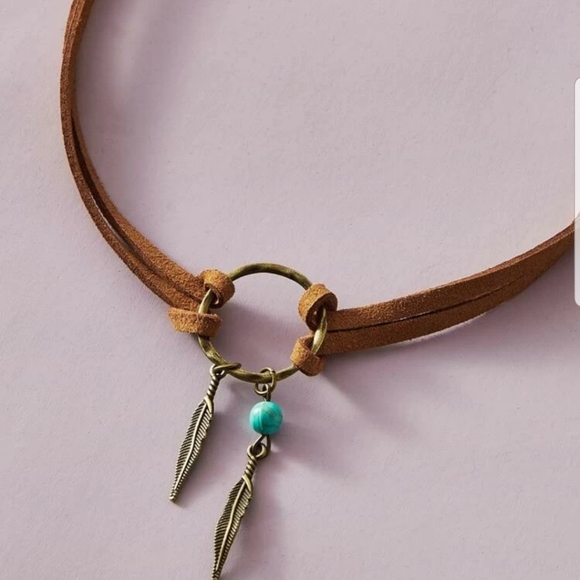 *Dakota* Suede Feather Choker - Picture 4 of 4